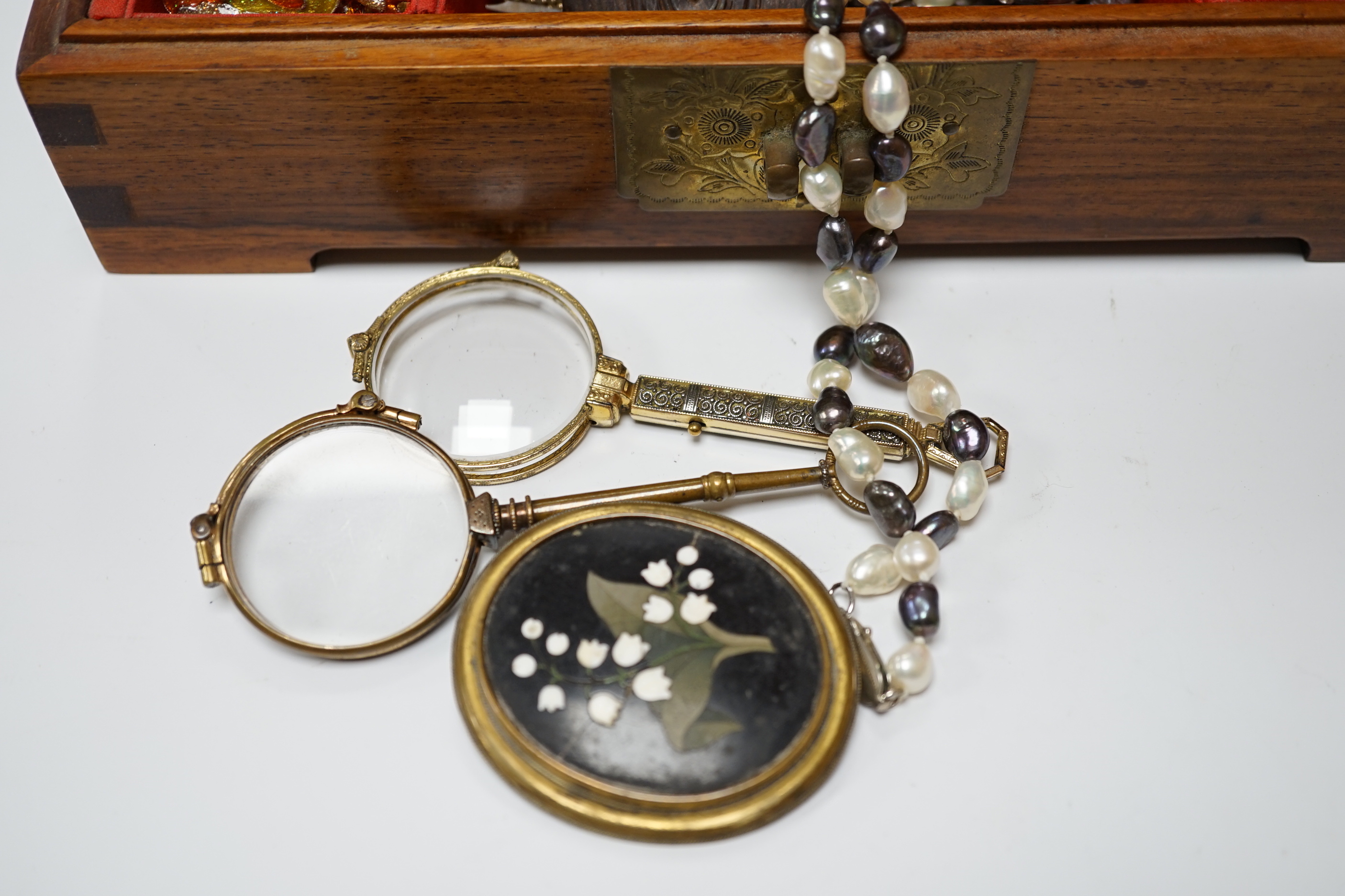 A small quantity of assorted costume jewellery etc. including two pairs of lorgnettes.